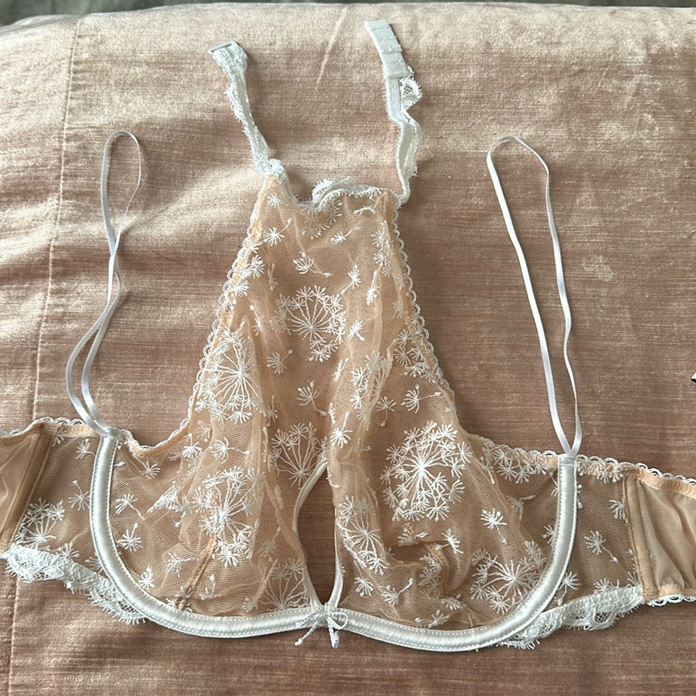 Victoria’s Secret bralette 34B and panties small matching set
